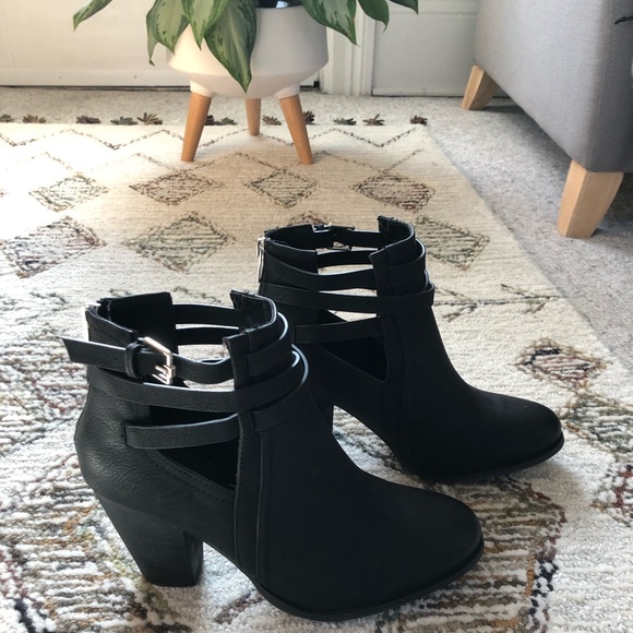 Black Spring ankle boots